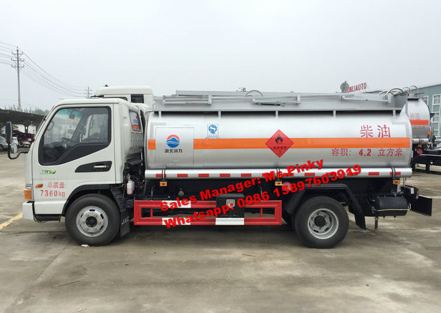 Small Fuel Tank Trucks, 4000Liters Volume Level meter For Diesel Tanks, Fuel Reel Hose Nozzle Diesel Delivery Trucks Cheaper Pri