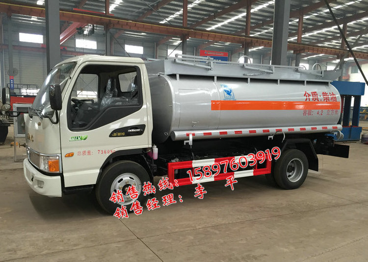 Small Fuel Tank Trucks, 4000Liters Volume Level meter For Diesel Tanks, Fuel Reel Hose Nozzle Diesel Delivery Trucks Cheaper Pri