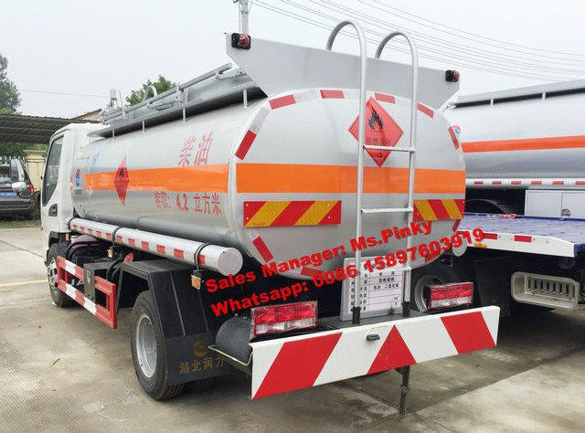 Small Fuel Tank Trucks, 4000Liters Volume Level meter For Diesel Tanks, Fuel Reel Hose Nozzle Diesel Delivery Trucks Cheaper Pri