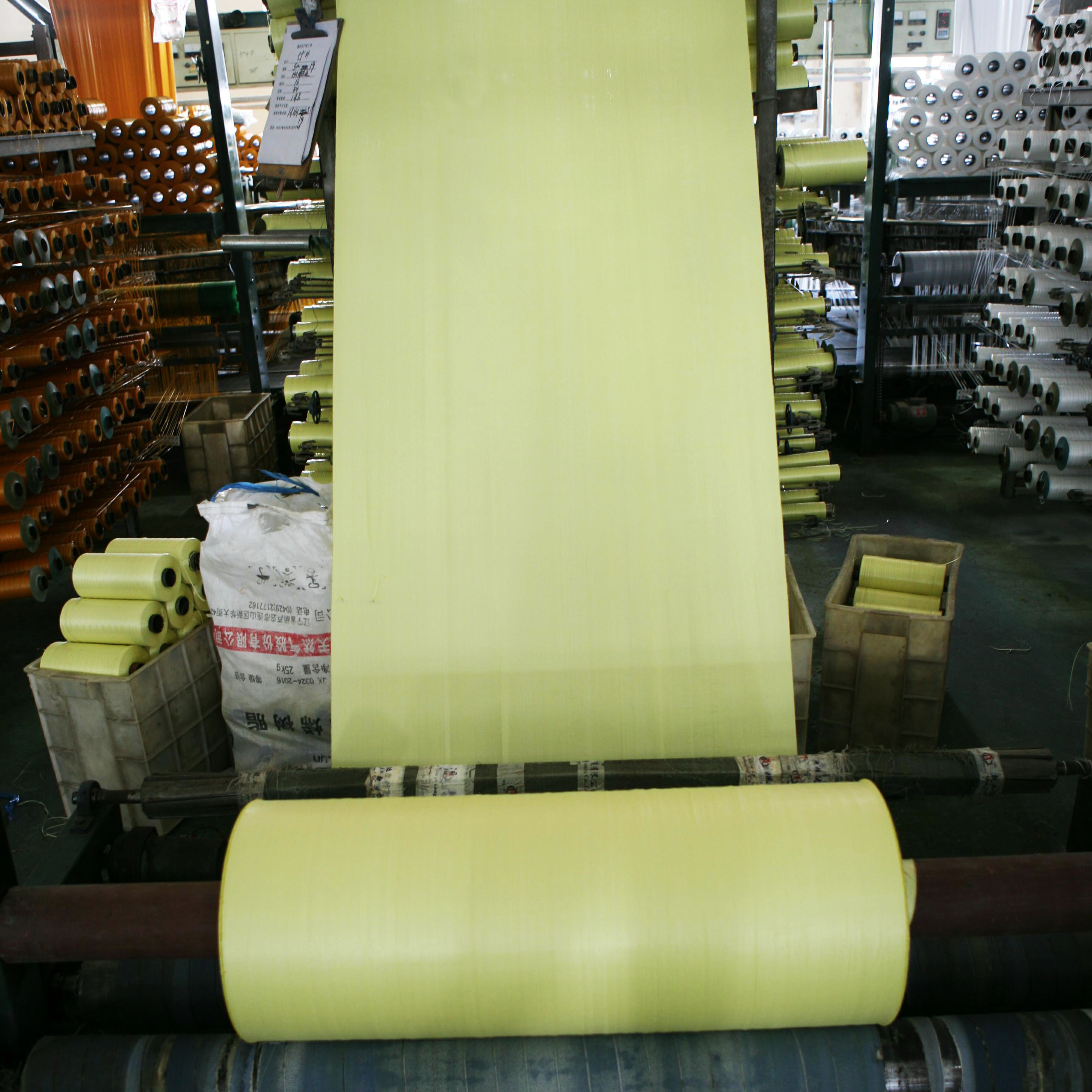 Plain White, Black PP Woven Fabric / Cloth / Sheet In Roll Making For Weed Mat Ground Cover and PP Bags / Sacks