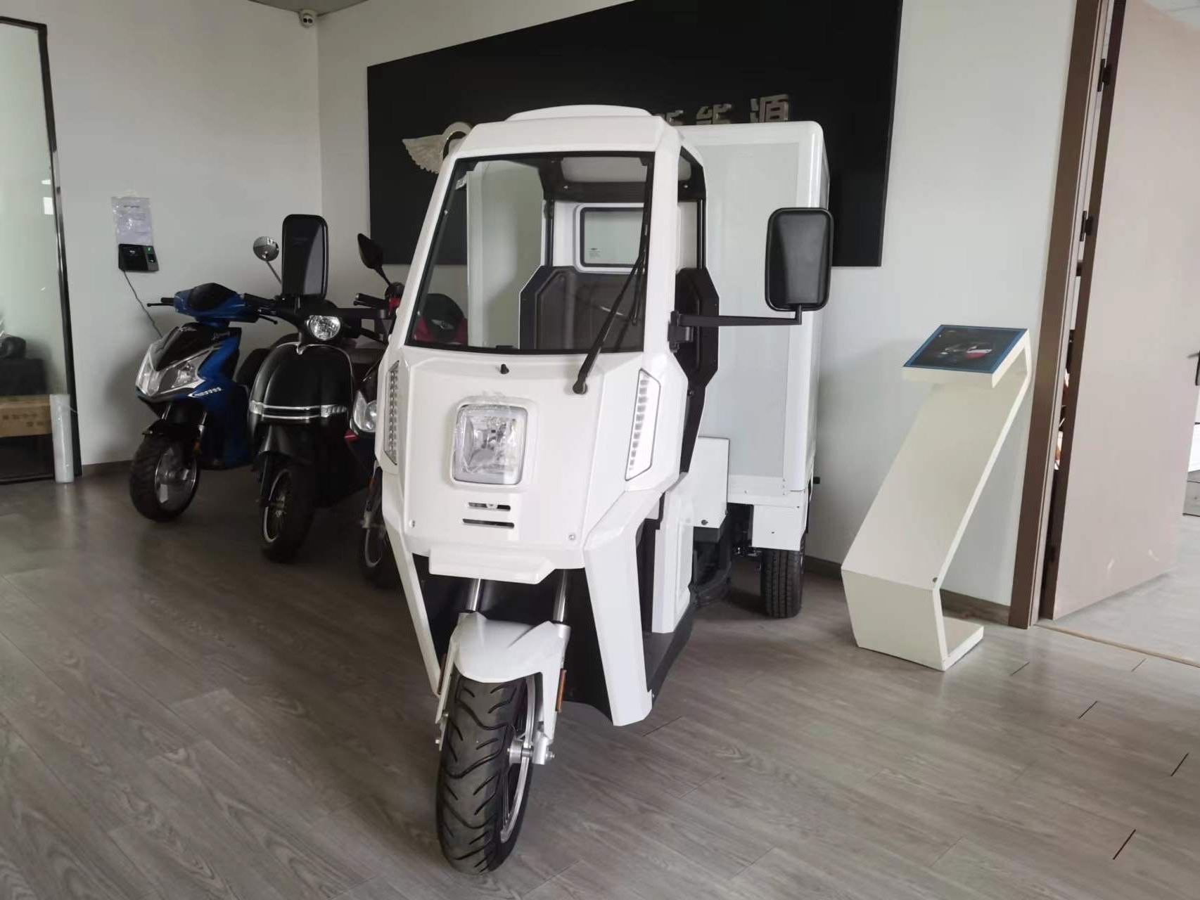 EEC certificate Model GOOD Van 3KW motor 72V50Ah*2 Lithium Battery Cheap three Wheel Electric Automatic Adult Electric Tricycle