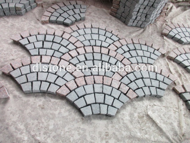 Grey Red Fan Pattern Granite Cobbles Stone Driveway Paver On Mesh