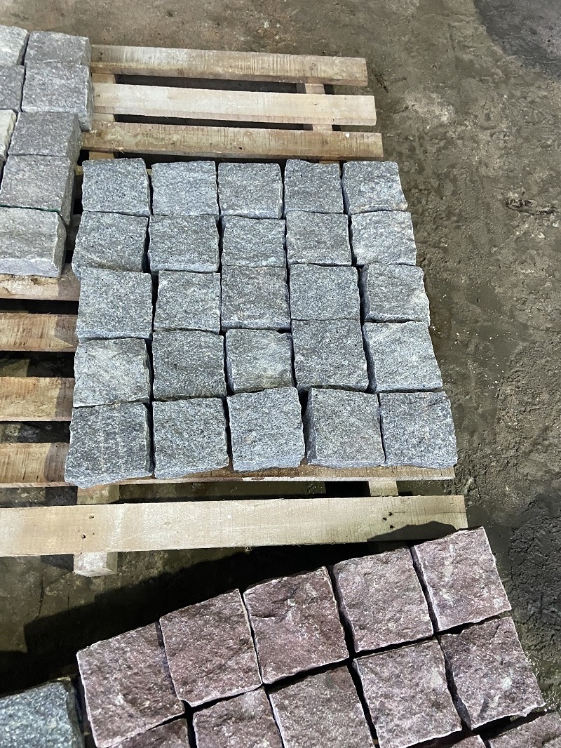 High Quality Natural Stone Cobblestone Green Grey Red Porphyry Cobble Stone Pavers Price