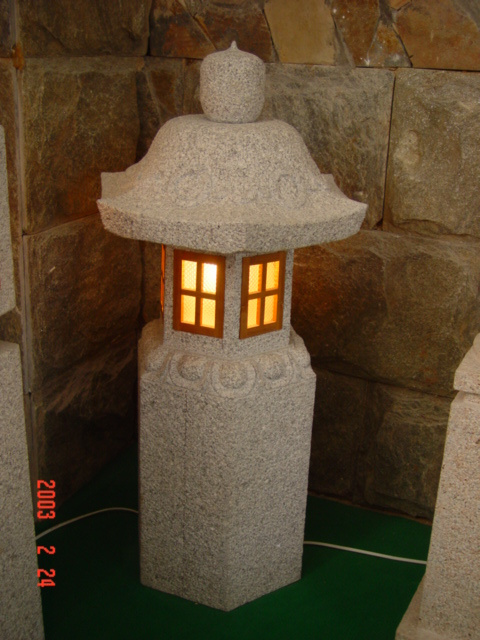 Outdoor Stone Japanese Garden Lantern