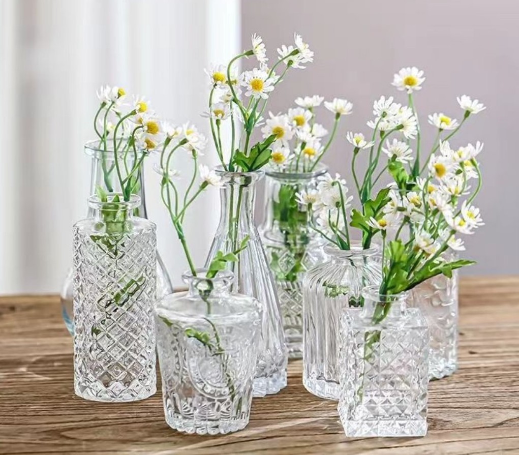 Retro Small Glass Vase Embossed Glass mini Vase  small glass bud vase with low price