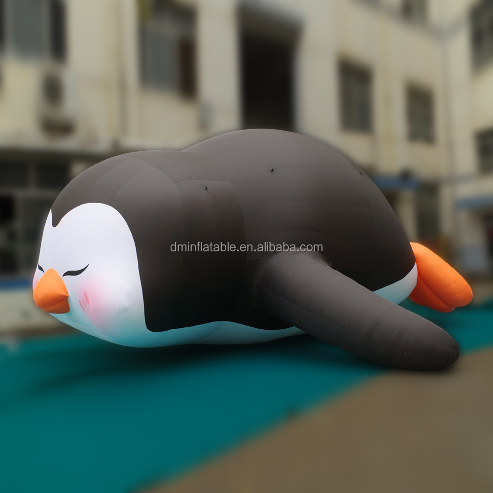 Lovely giant lighting inflatable penguin for outdoor decoration