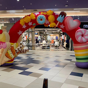 Candy adorns children's inflatable arches for Christmas decoration