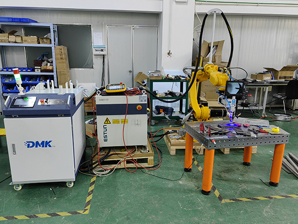 1000W 1500W 2000W Automatic 6 Axis Robot Arm Fiber Laser Robotic Welding Machine For Corner Welding Laser Welders