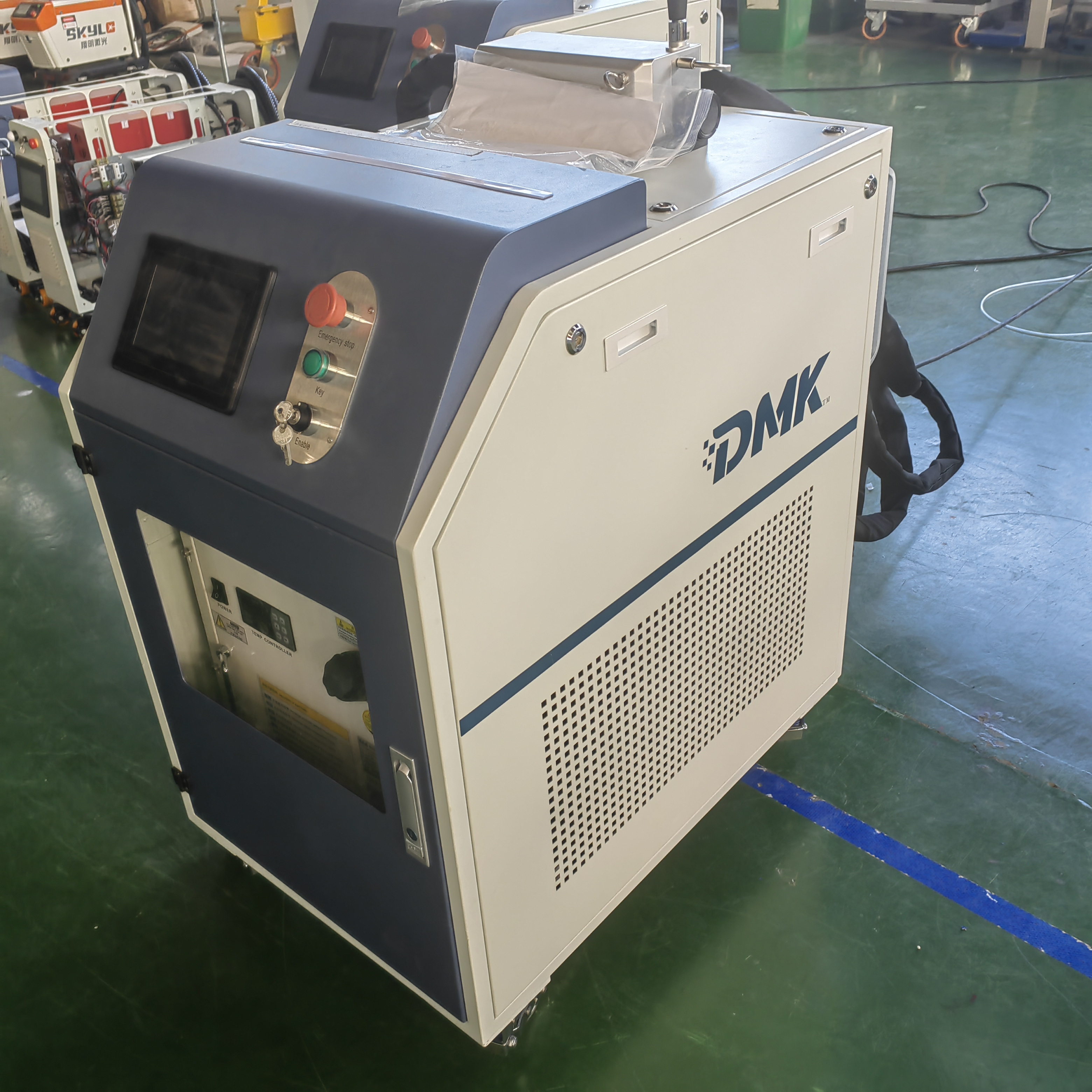 Portable Pulse Laser Cleaning Machine From DMK Laser Pulse Cleaner 300W 500W Single-mode and Multi-mode Pulse Laser Rust Removal