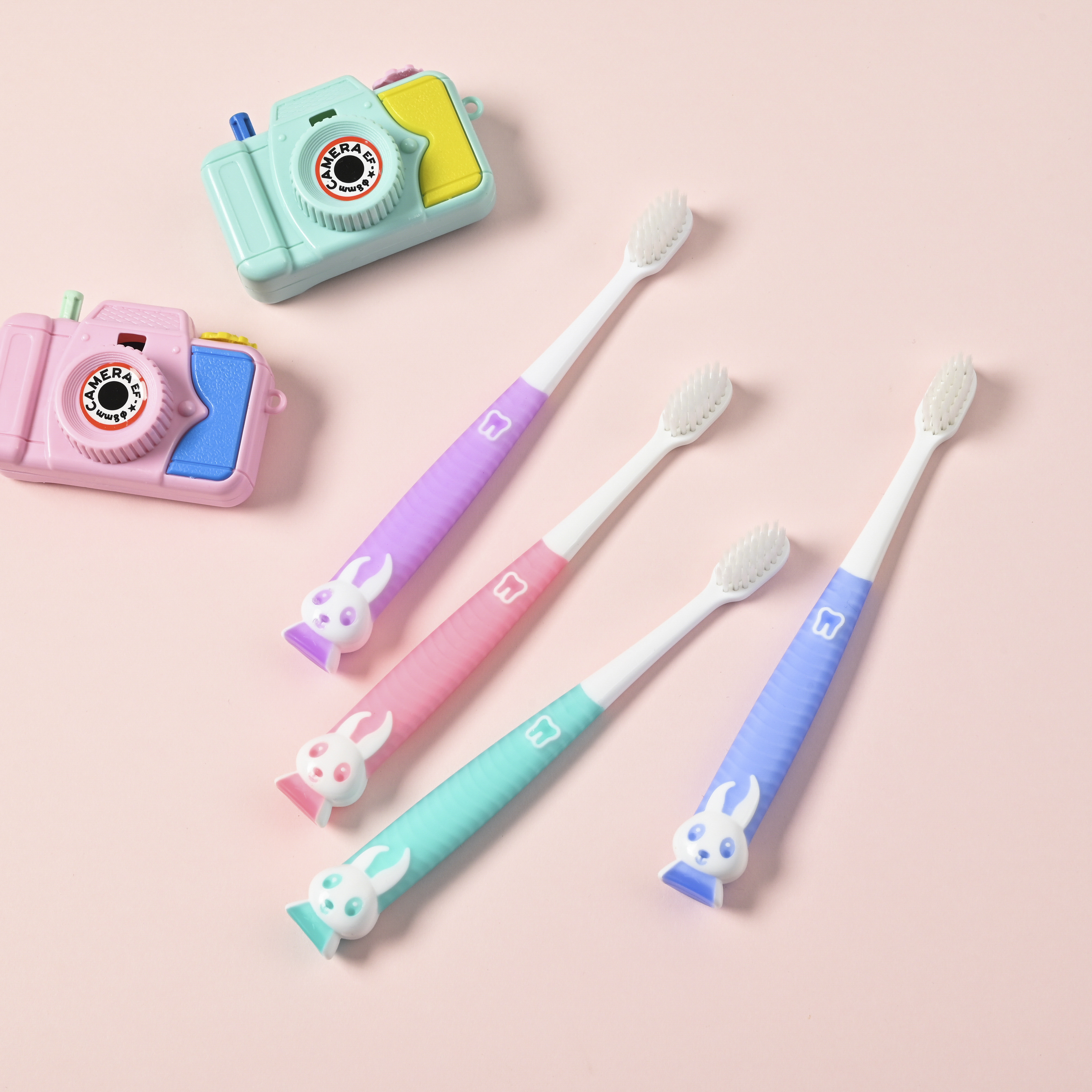 Jadeu 8604 High Quality Plastic Kids Soft Bristle Children With Toy Camera Tooth Brush Toothbrush