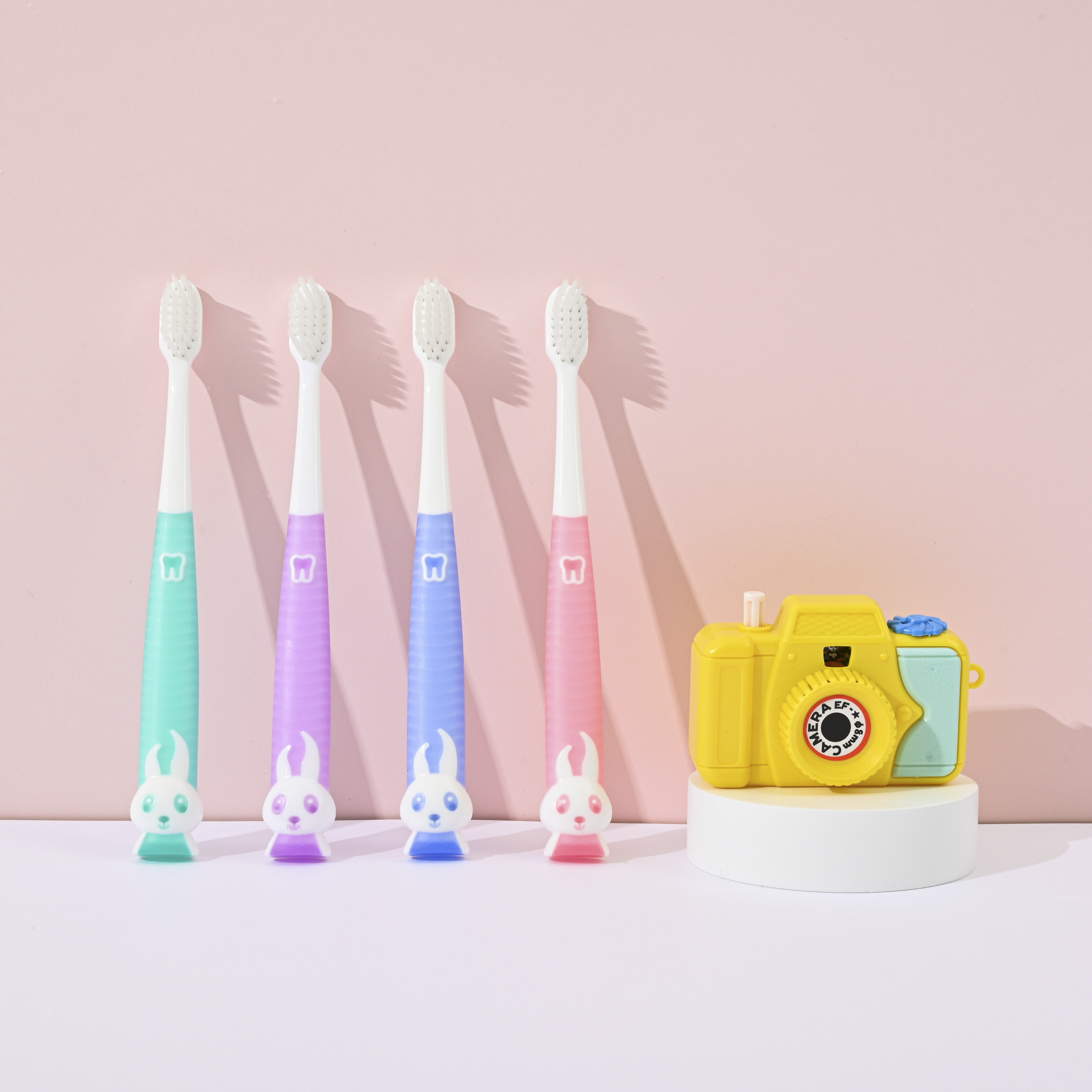 Jadeu 8604 High Quality Plastic Kids Soft Bristle Children With Toy Camera Tooth Brush Toothbrush