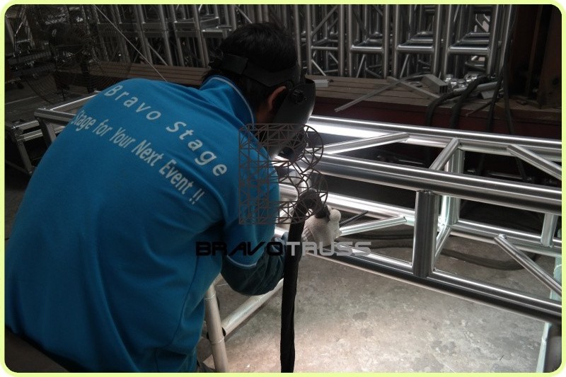 8-26m, the Max can be 40m roof truss span and Aluminum 6082-T6 Material of roof truss aluminum truss tents