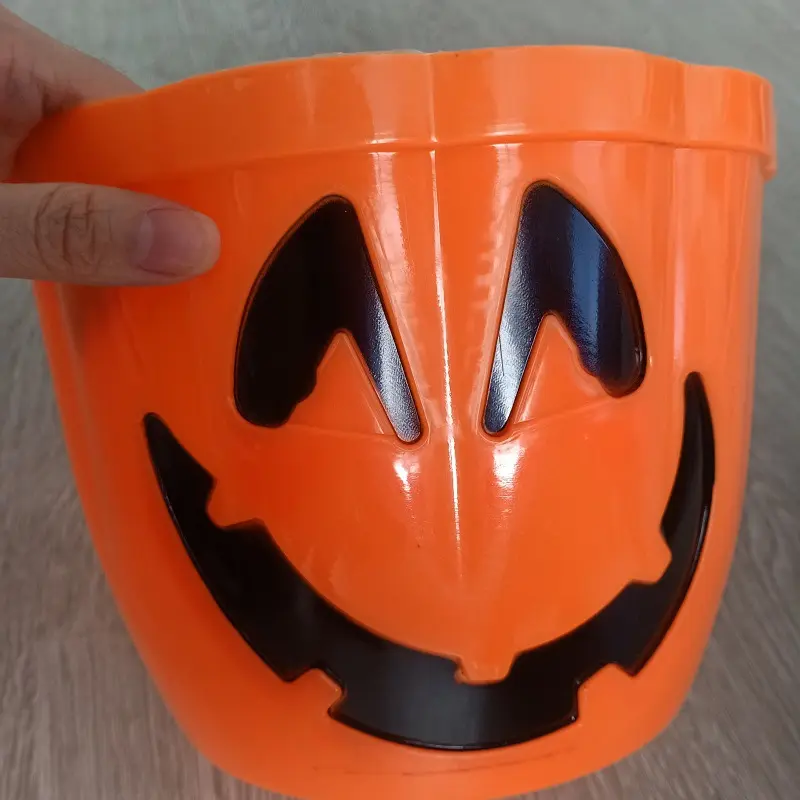 Halloween Decor Treat Bucket Led Flash Pumpkin Bucket Light up Portable Plastic Pumpkin Barrels Candy Bucket For Kids