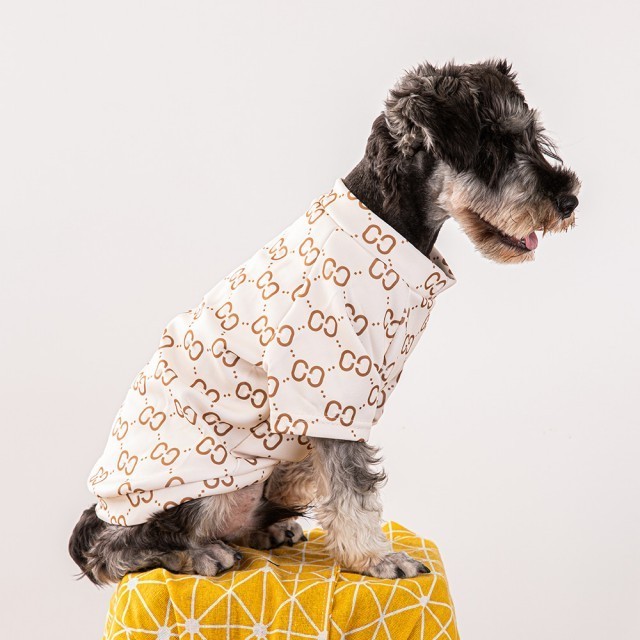 Luxury Brand Designer Dog Sweater Warm Pet Clothes for Spring and Winter Personalized Chic Coats for Pomeranian Schnauzer