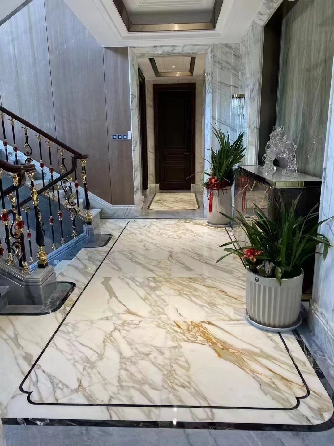 Luxury Italian Calacatta Gold Marble Modern Home Decor For Paving Floor Countertops Big Slabs For Wholesale 1.8cm Thickness