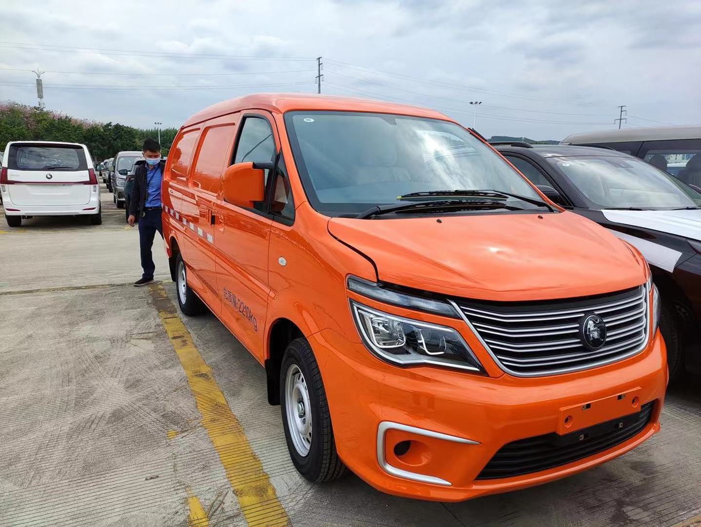 2021 year LHD most popular brand new china Dongfeng lingzhi ev mini truck electric car van with lithium battery