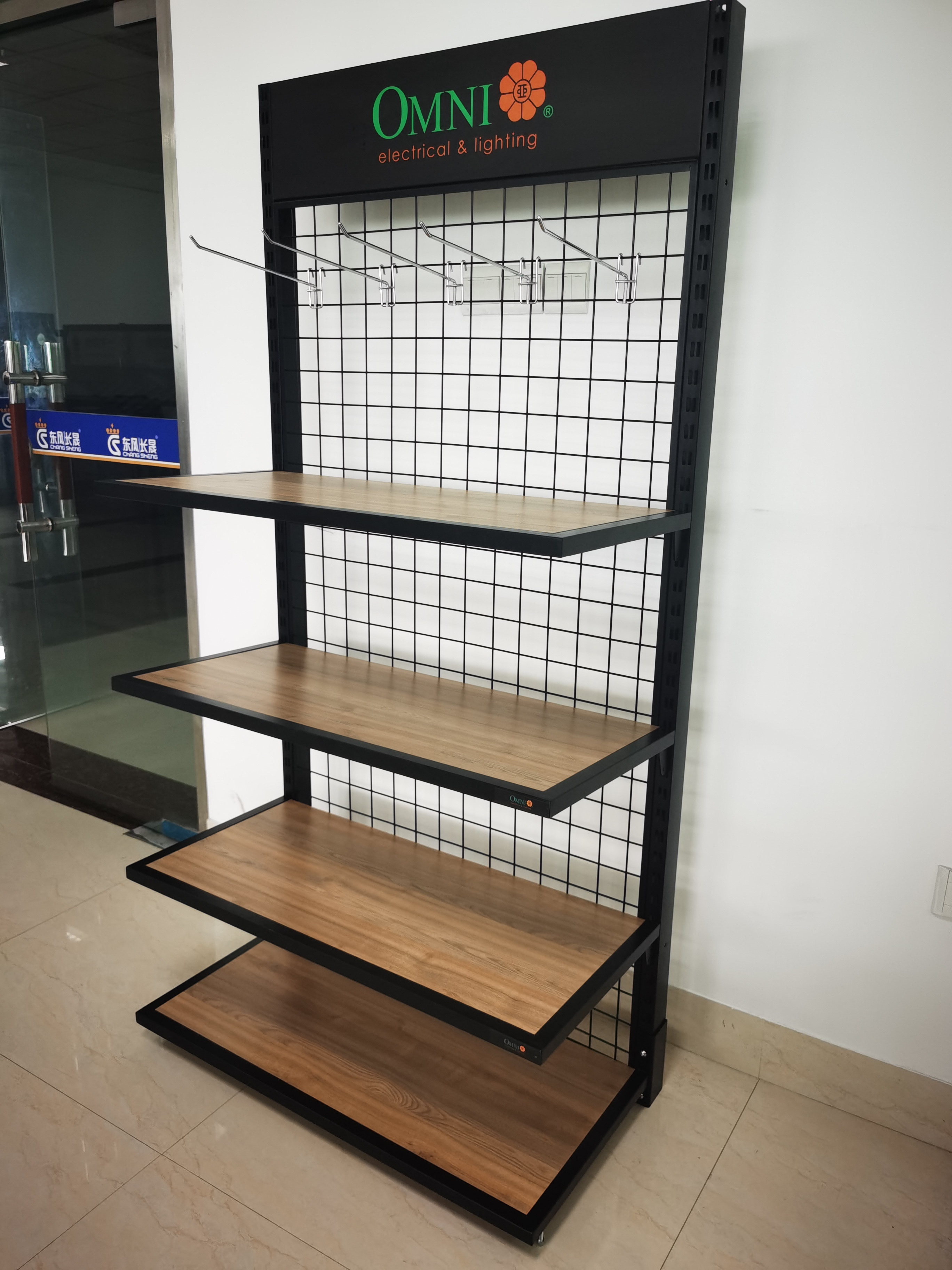 Supermarket shop display customized grid panel wire mesh shelf with chrome hooks