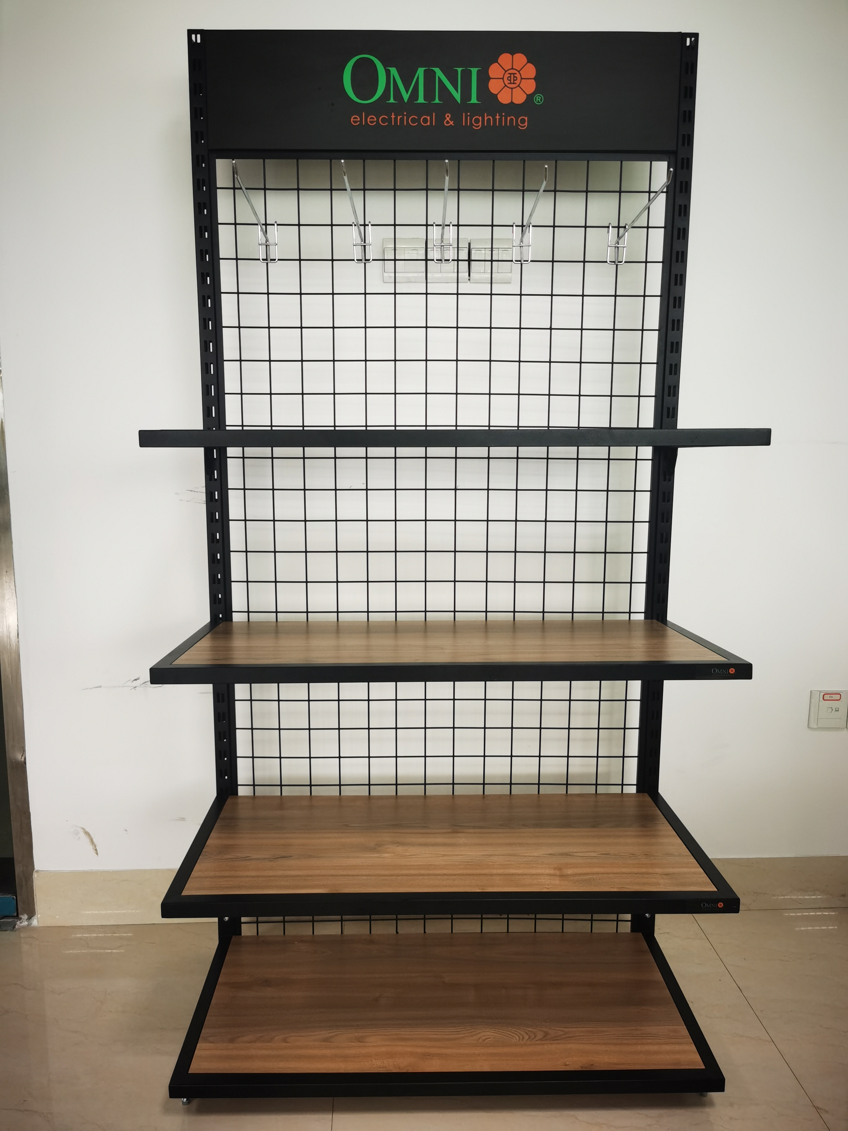 Supermarket shop display customized grid panel wire mesh shelf with chrome hooks