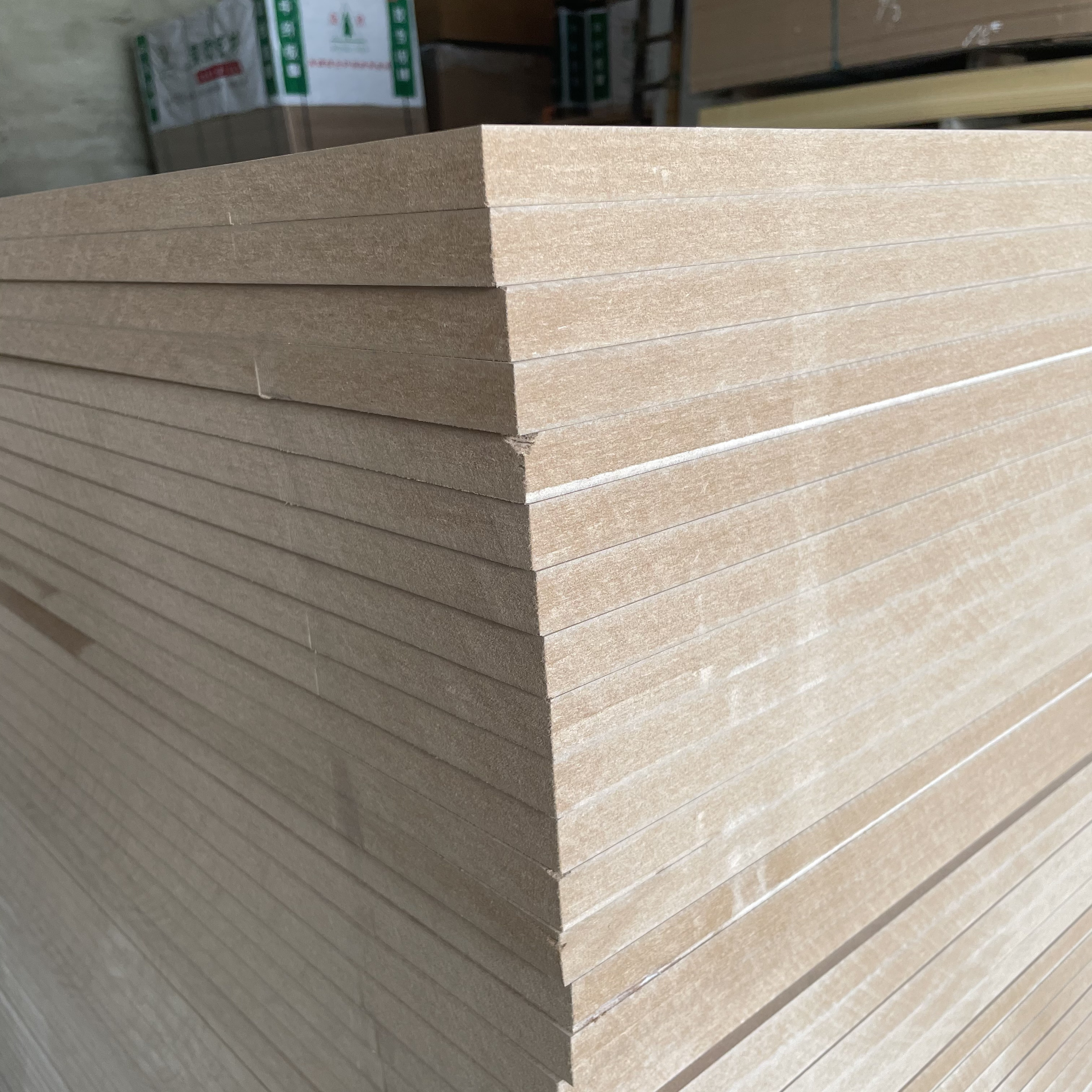 Wholesale Factory MDF price laminated plain mdf board Raw MDF For Furniture