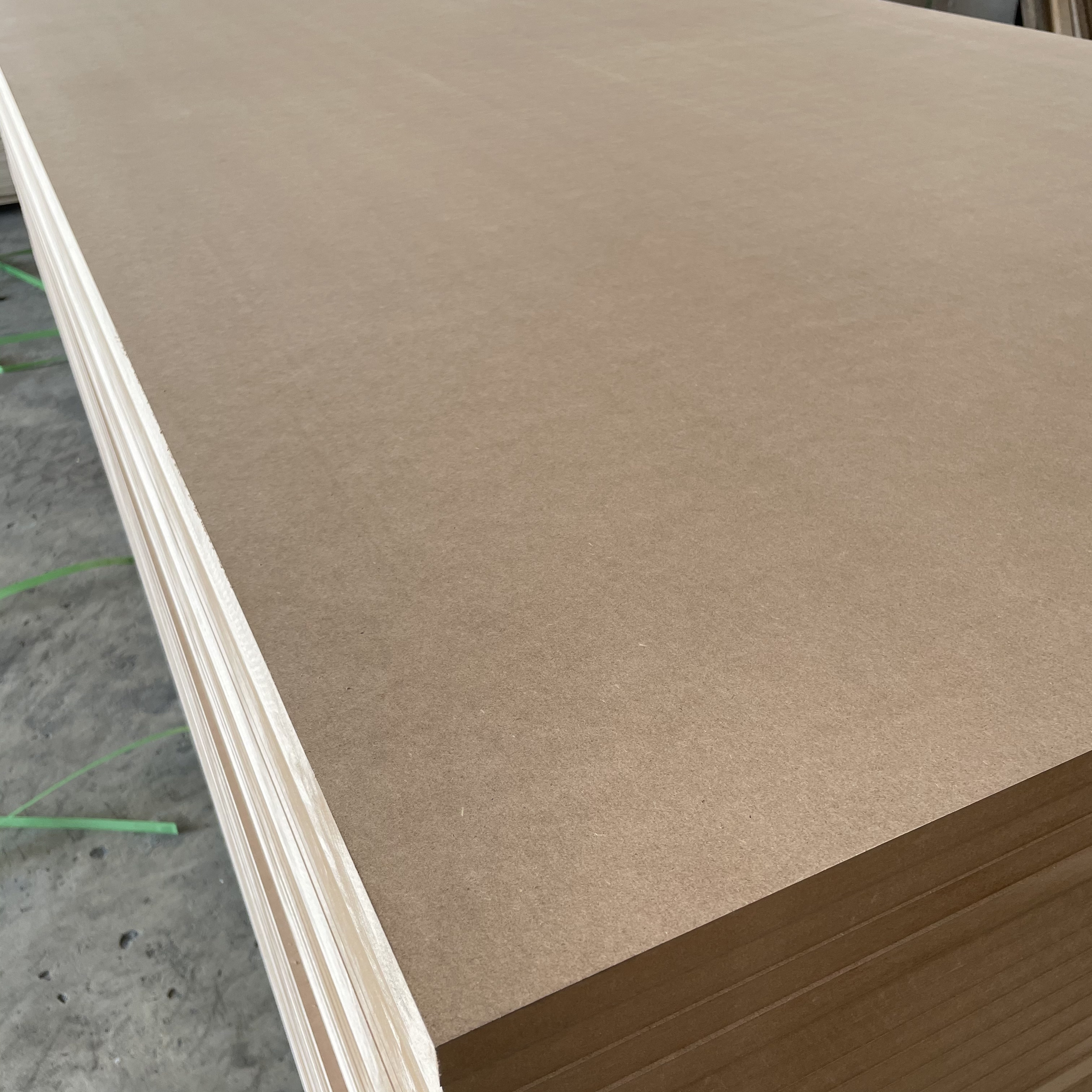 Wholesale Factory MDF price laminated plain mdf board Raw MDF For Furniture