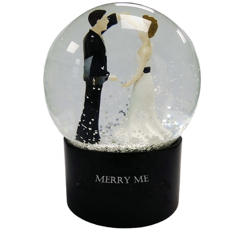 65 mm diameter Factory Customized Water Globes Sweet Couple Snow Globe For Gift Items Wedding Souvenirs