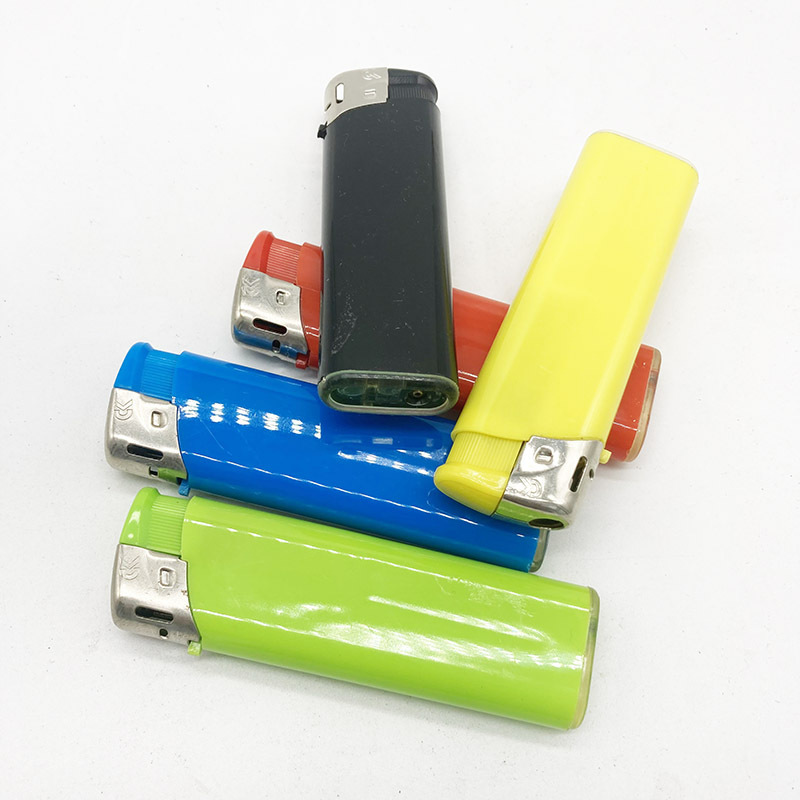 2021 Dongyi Outdoor Camping Smoking Disposable Plastic electric Lighters