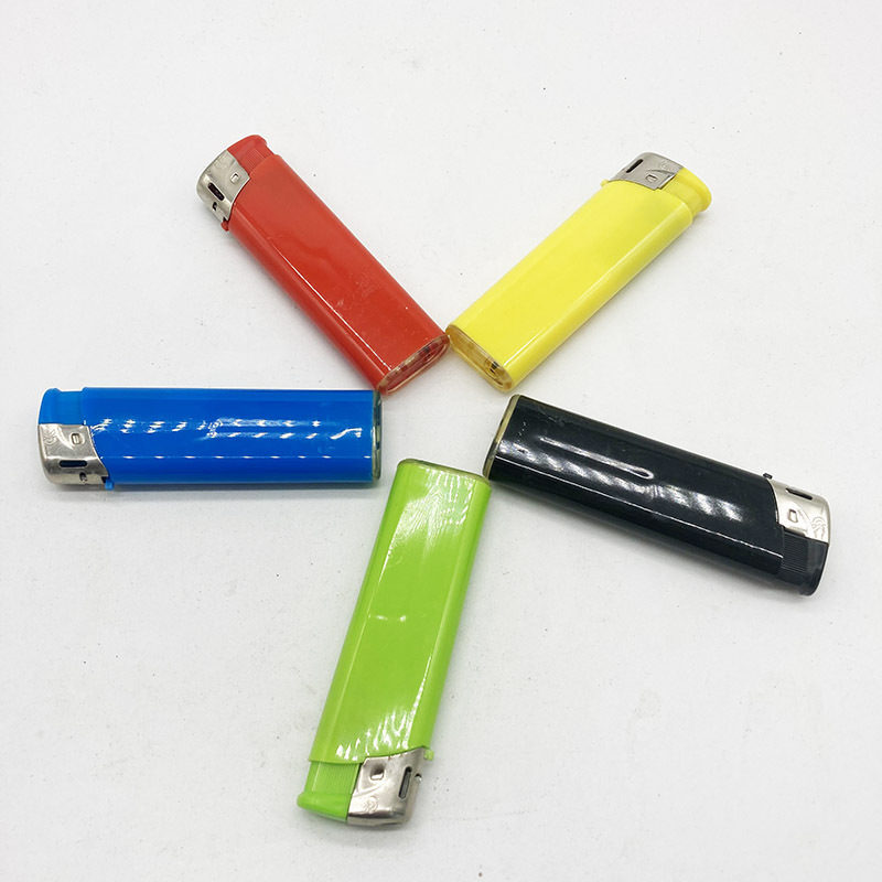 2021 Dongyi Outdoor Camping Smoking Disposable Plastic electric Lighters