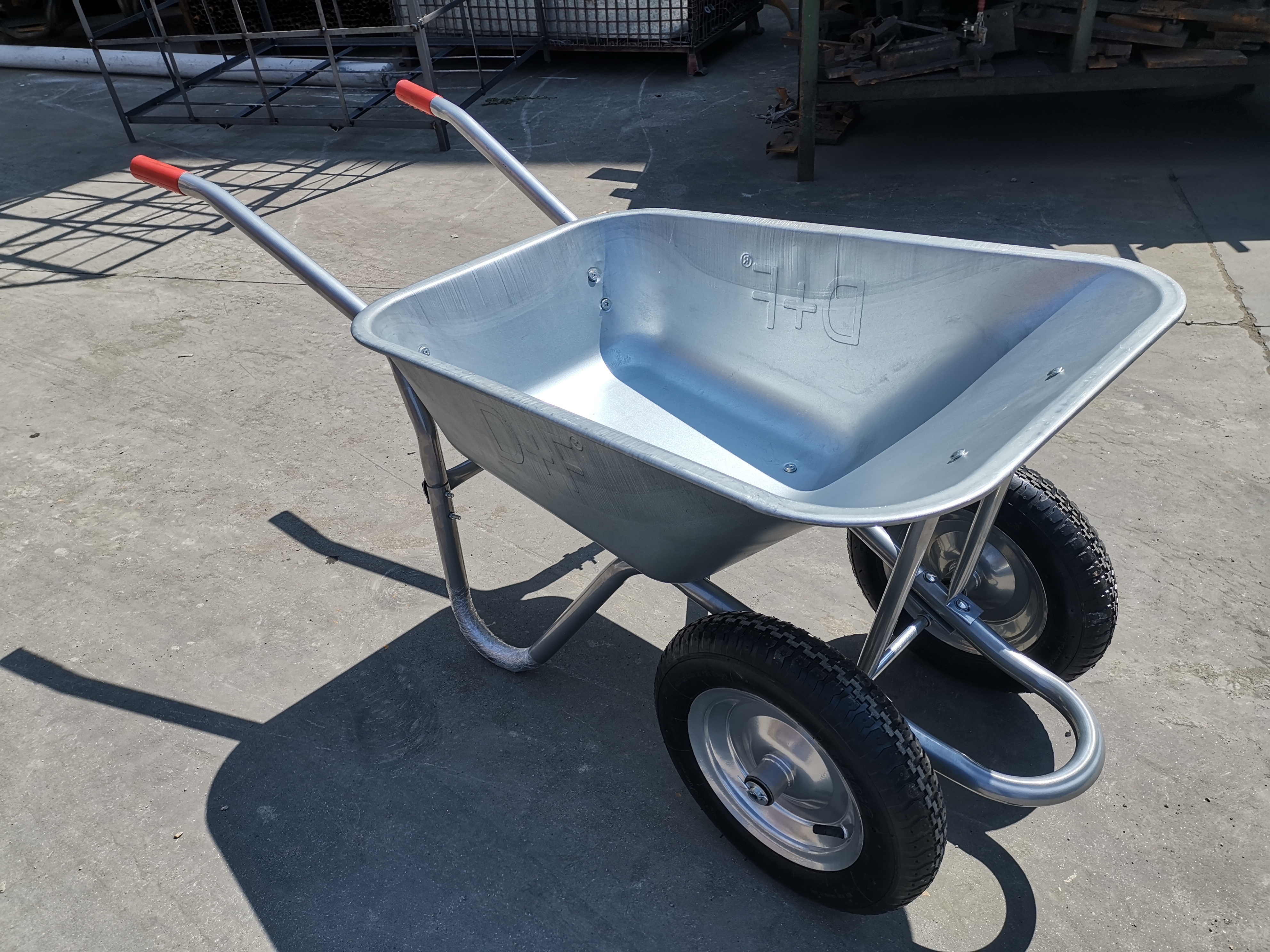 heavy duty and big capacity 90L construction wheelbarrow and two wheels garden wheel barrow WB5009