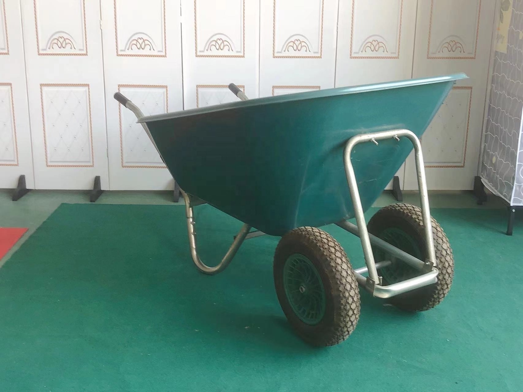 factory promotion large size PLASTIC tray 140 liter wheelbarrow