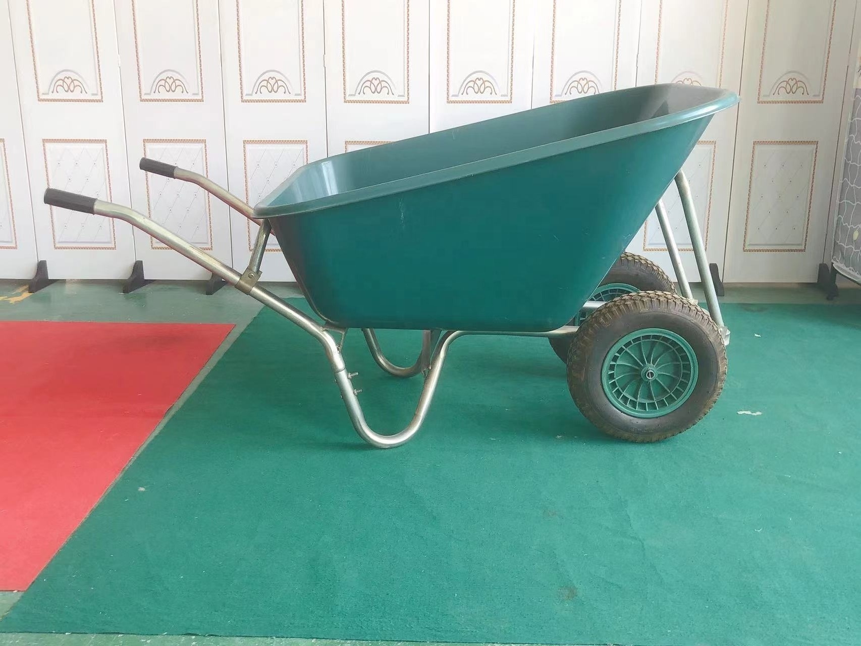 factory promotion large size PLASTIC tray 140 liter wheelbarrow