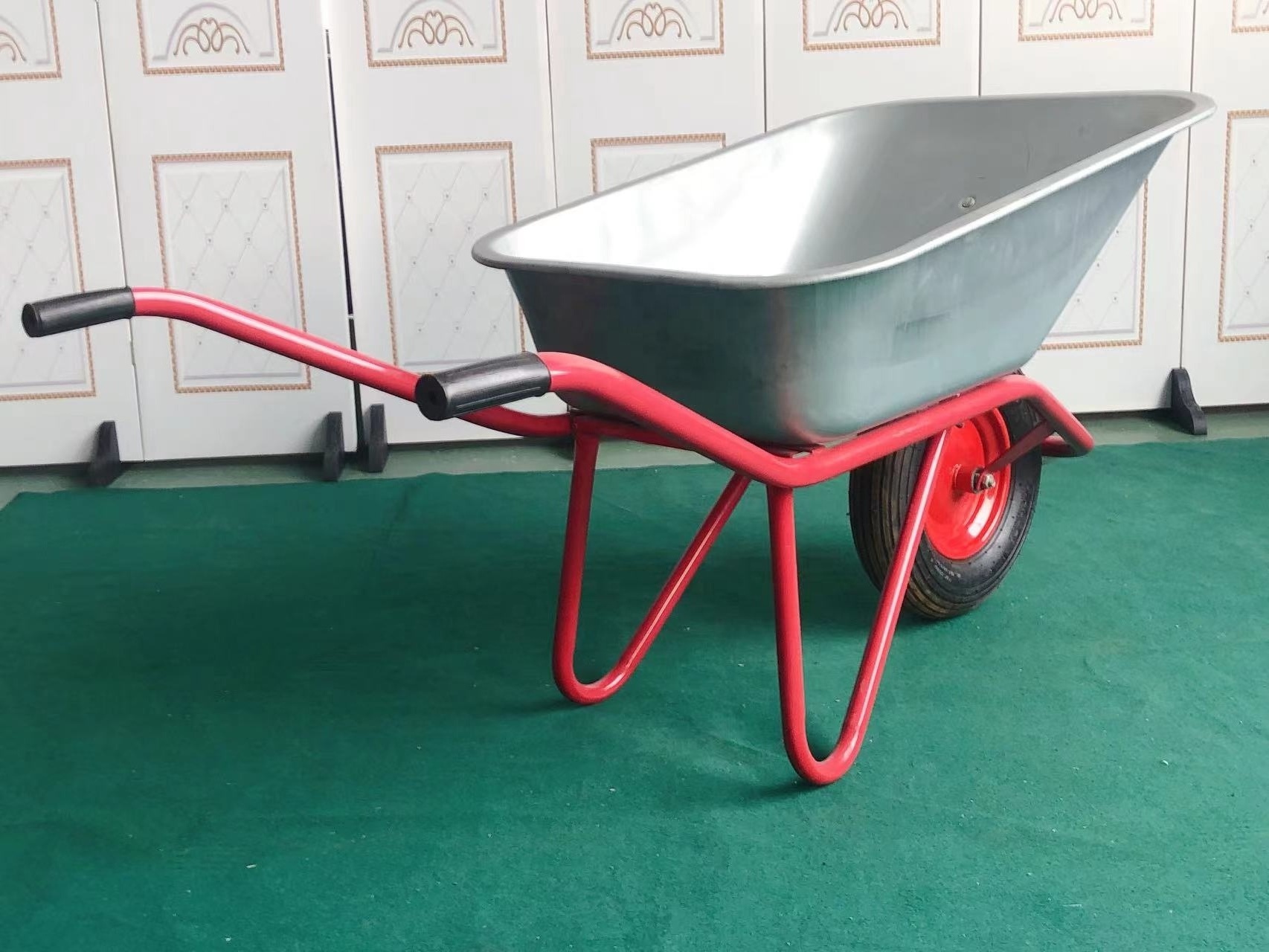 factory promotion  wheelbarrow 90L galvanized steel tray