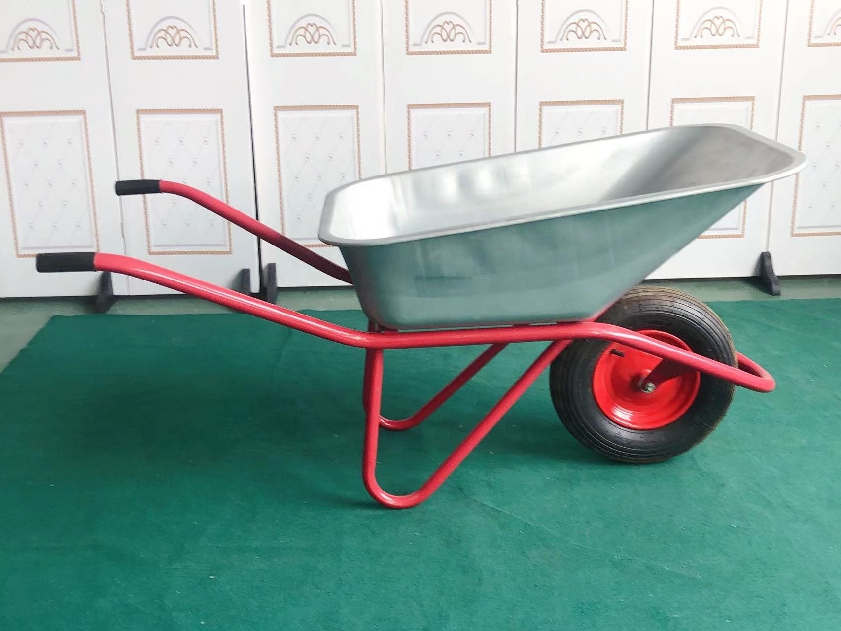 factory promotion  wheelbarrow 90L galvanized steel tray