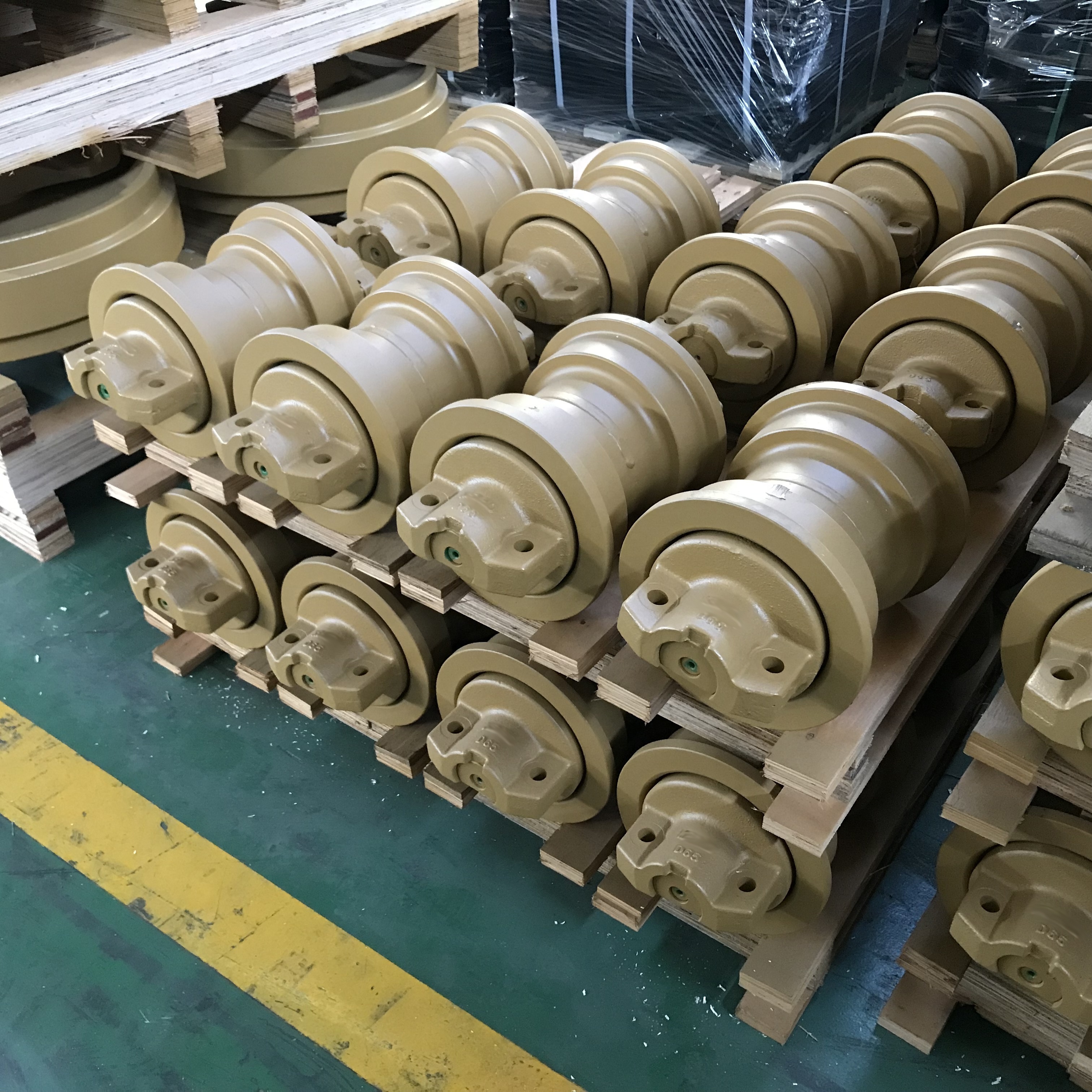 D65 Bulldozer Undercarriage Parts 141-30-00570 KM116 KM868 Bottom Roller For Dozer Track Roller