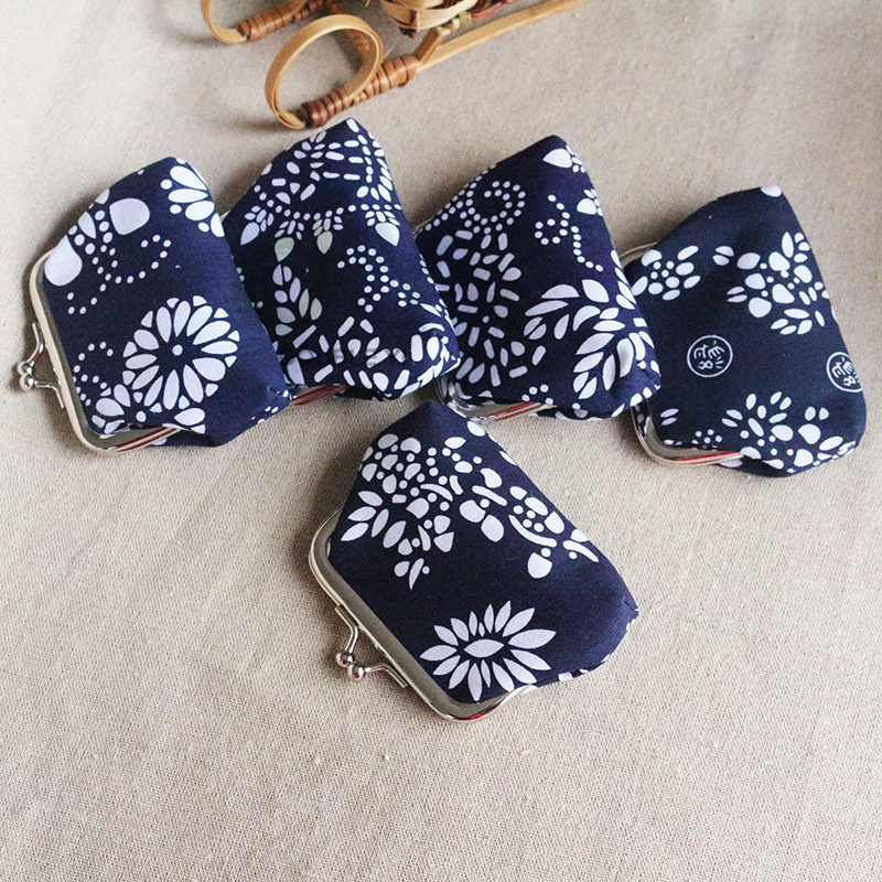 Wholesale Chinese Ethnic Style Blue Batik Coin Bag Retro Folk Art Canvas Buckle Bag Handheld Mini Coin Purse