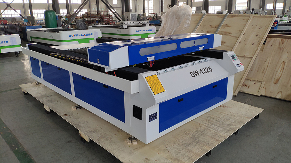 High quality 1325 CNC laser cutter CCD camera CO2 laser cutting machine for printed sublimation fabrics textile cutting