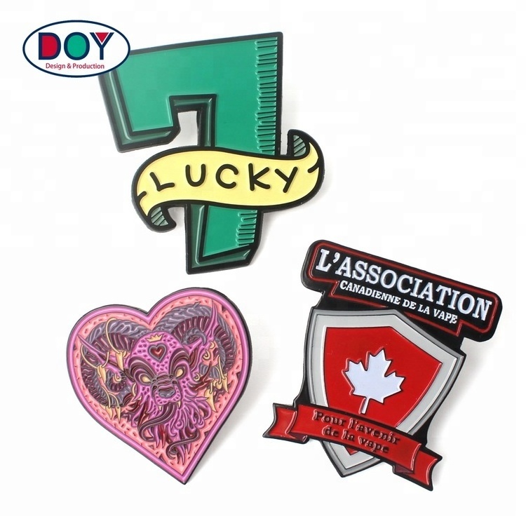 New Design Custom 3D Heart Shape Logo Metal Soft Enamels Badges Lapel Pins with Soft Rubber Clutch