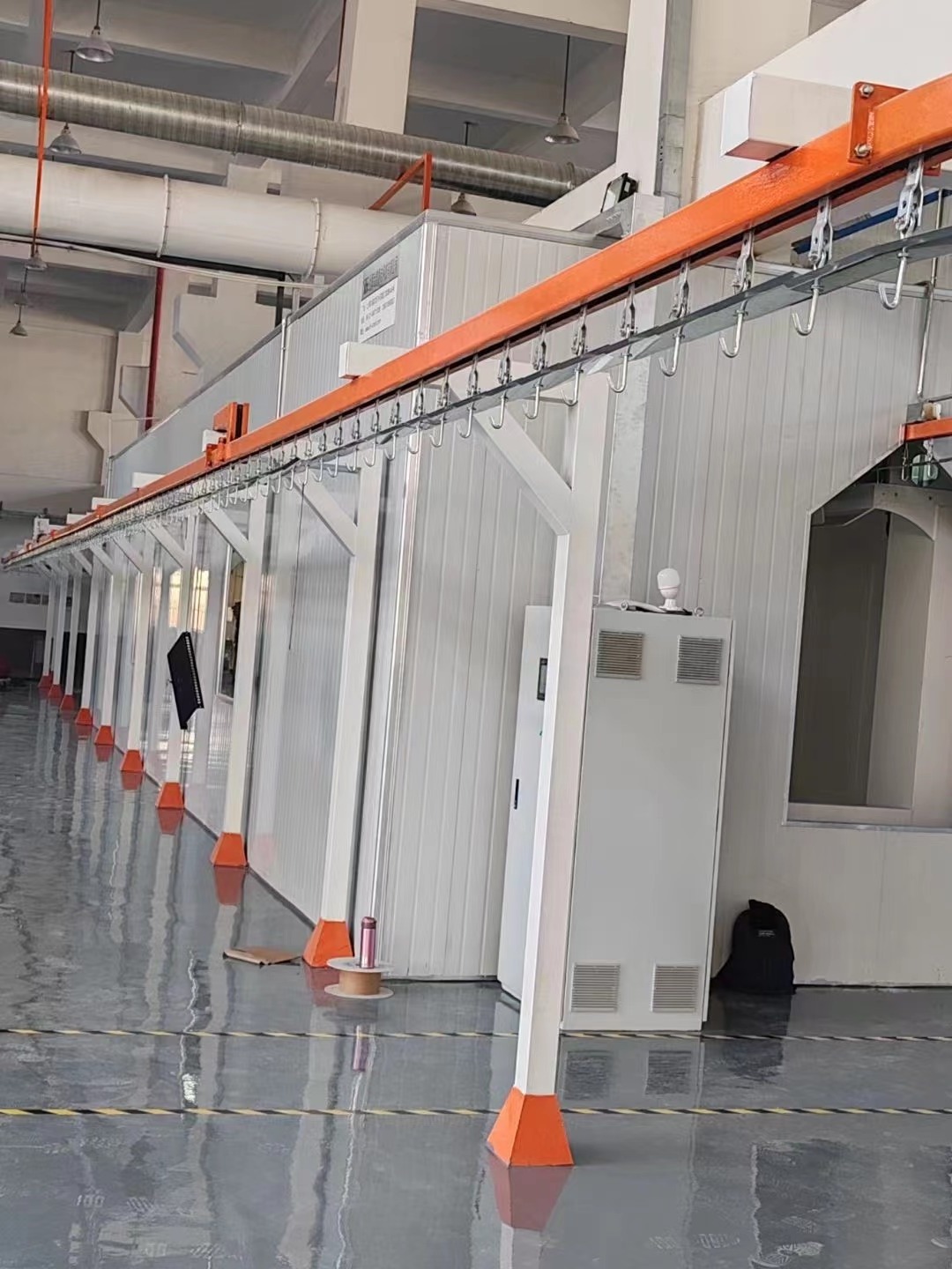 China Manufacturer Electrostatic Automatic Powder Coating Line With Powder Curing Oven and Powder Spray Booth