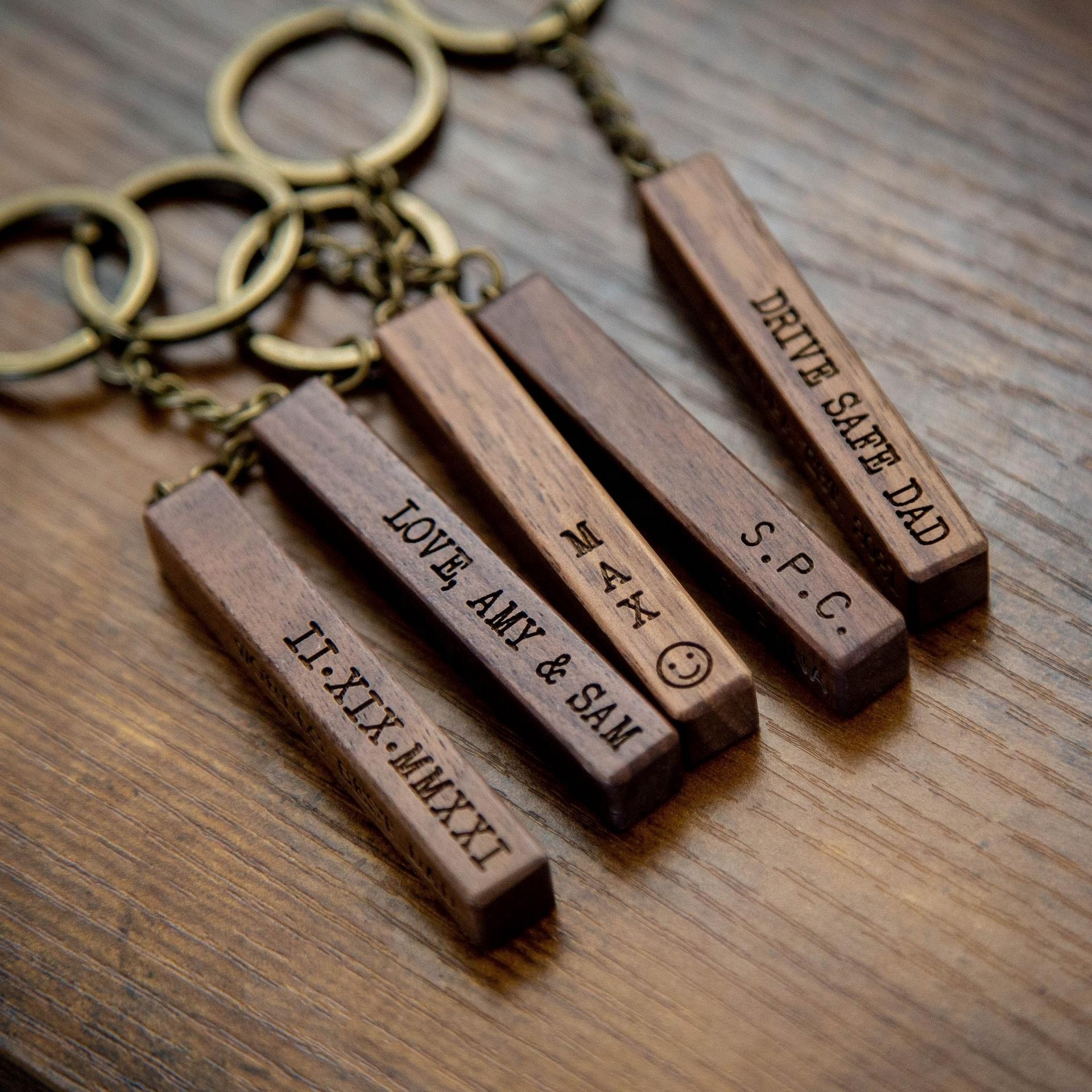 Promotional Gift Luxury Wood Key Chains Personalized Laser Engraved Logo Walnut Wood Keychains