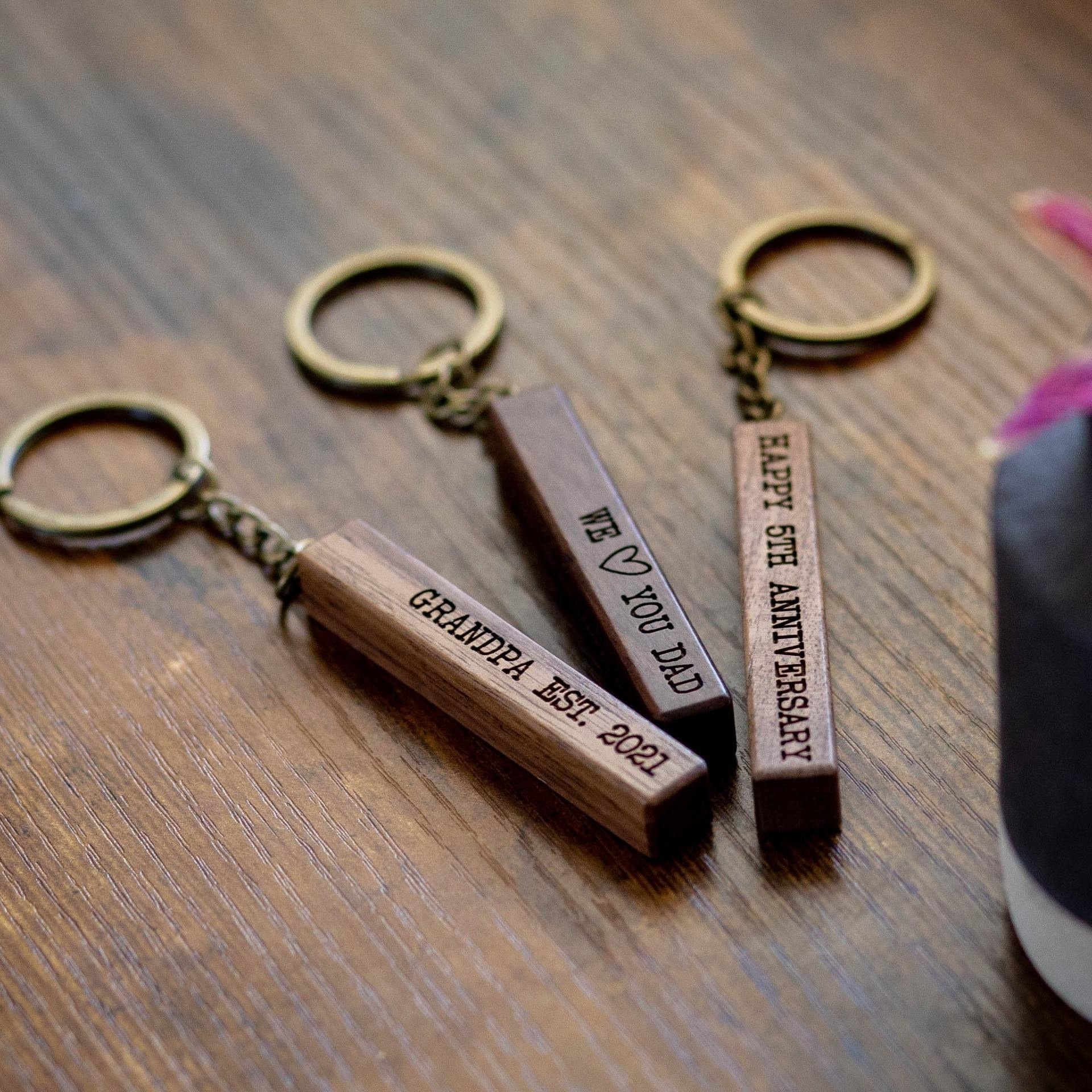 Promotional Gift Luxury Wood Key Chains Personalized Laser Engraved Logo Walnut Wood Keychains