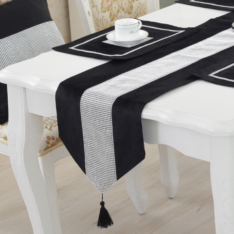 Wholesale Luxury Silver Wedding Table Runner With Tassel Elegant Dining Table Runners