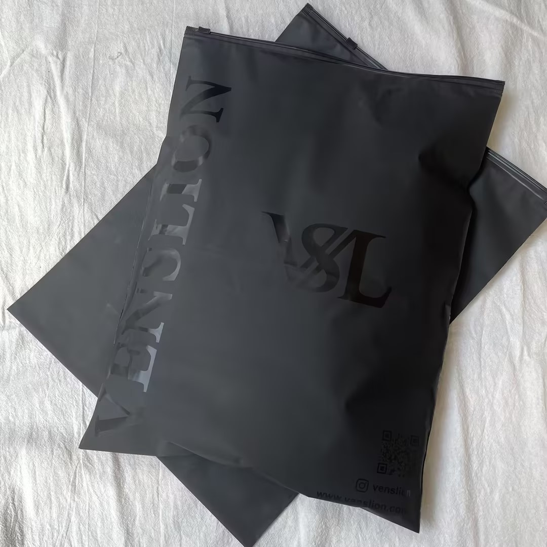 100% Biodegradable Packing Plastic Bags Swimwear Clothes custom Zip lock PE Tshirt Bag Frosted Zipper Polybags Garment Clear bag