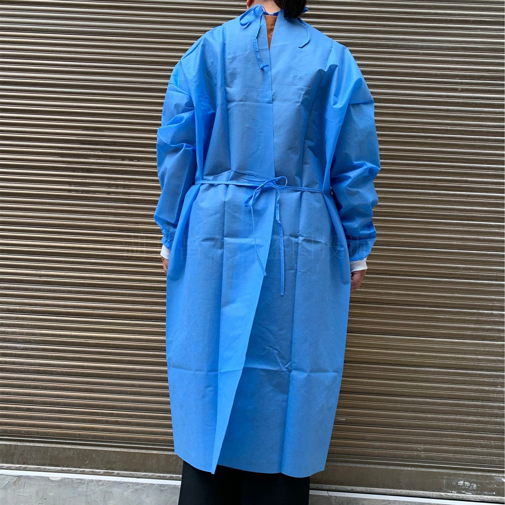 High quality professional non-medical non-woven waterproof coverall lab coat custom logo pharmacy Isolation gown protect gown