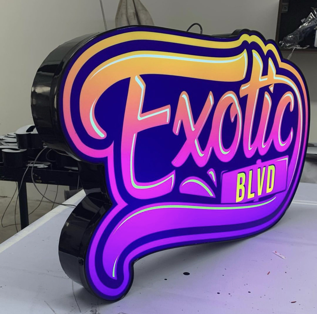 Personally Customized 3D Logo Light Box Letter Sign LED Advertistment Lighted Metal Channel Letter Sign