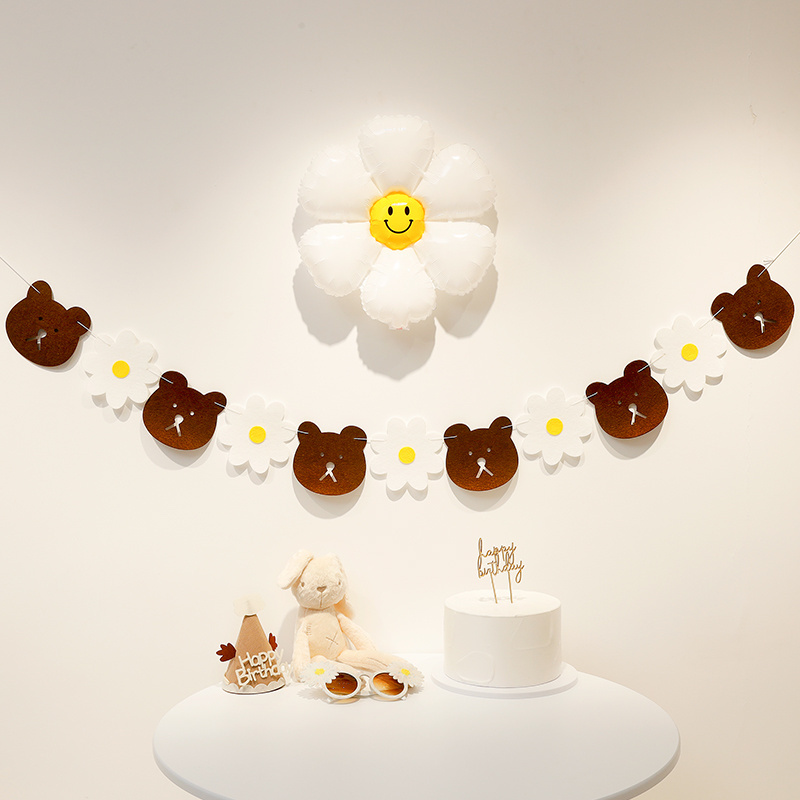 2022 Wholesale Daisy Banner felt bear white flower garland flag Happy Birthday Banner Party Supplies Decorations