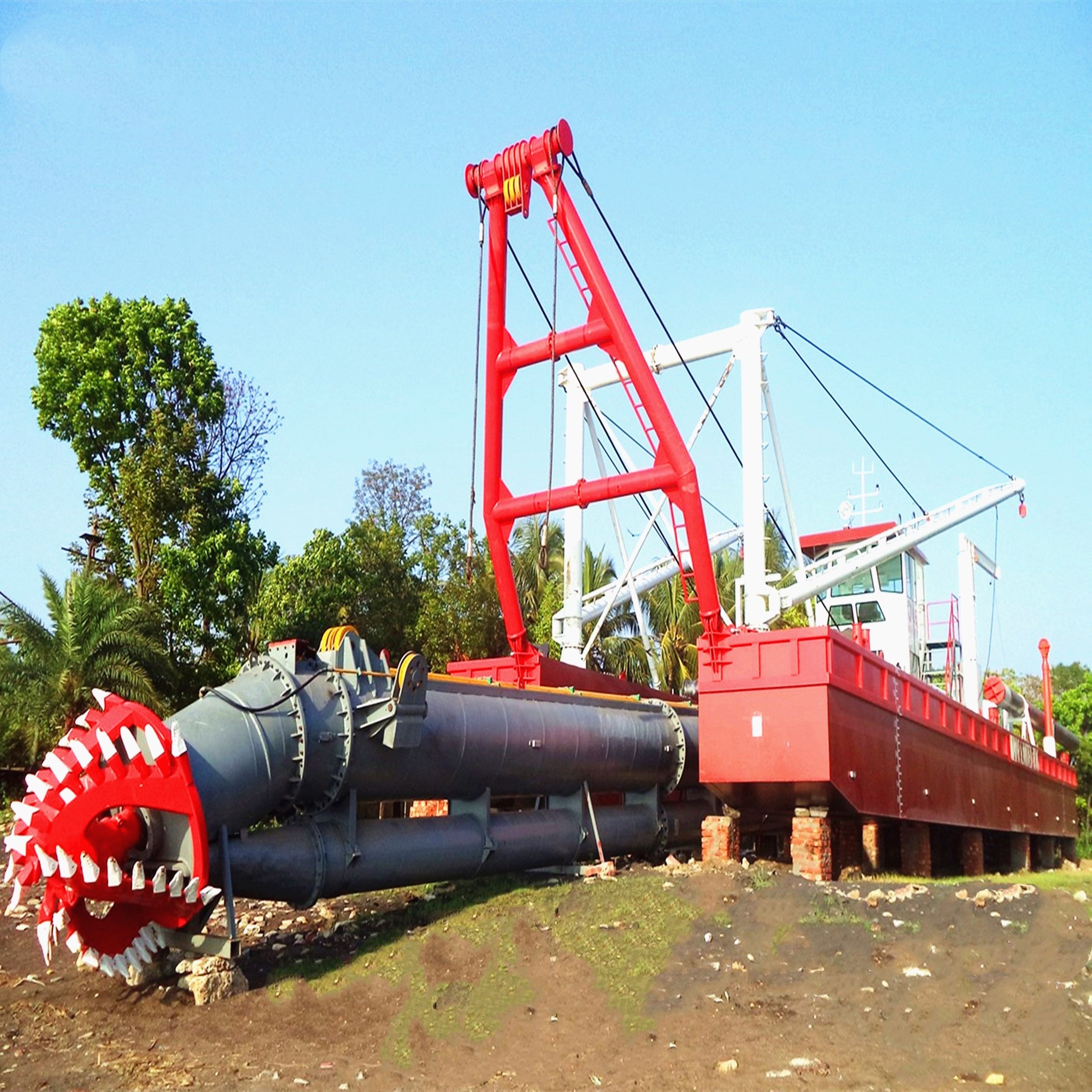 Cutter suction dredger with factory price sand suction dredger for dredging /small dredging boat for sale dredging