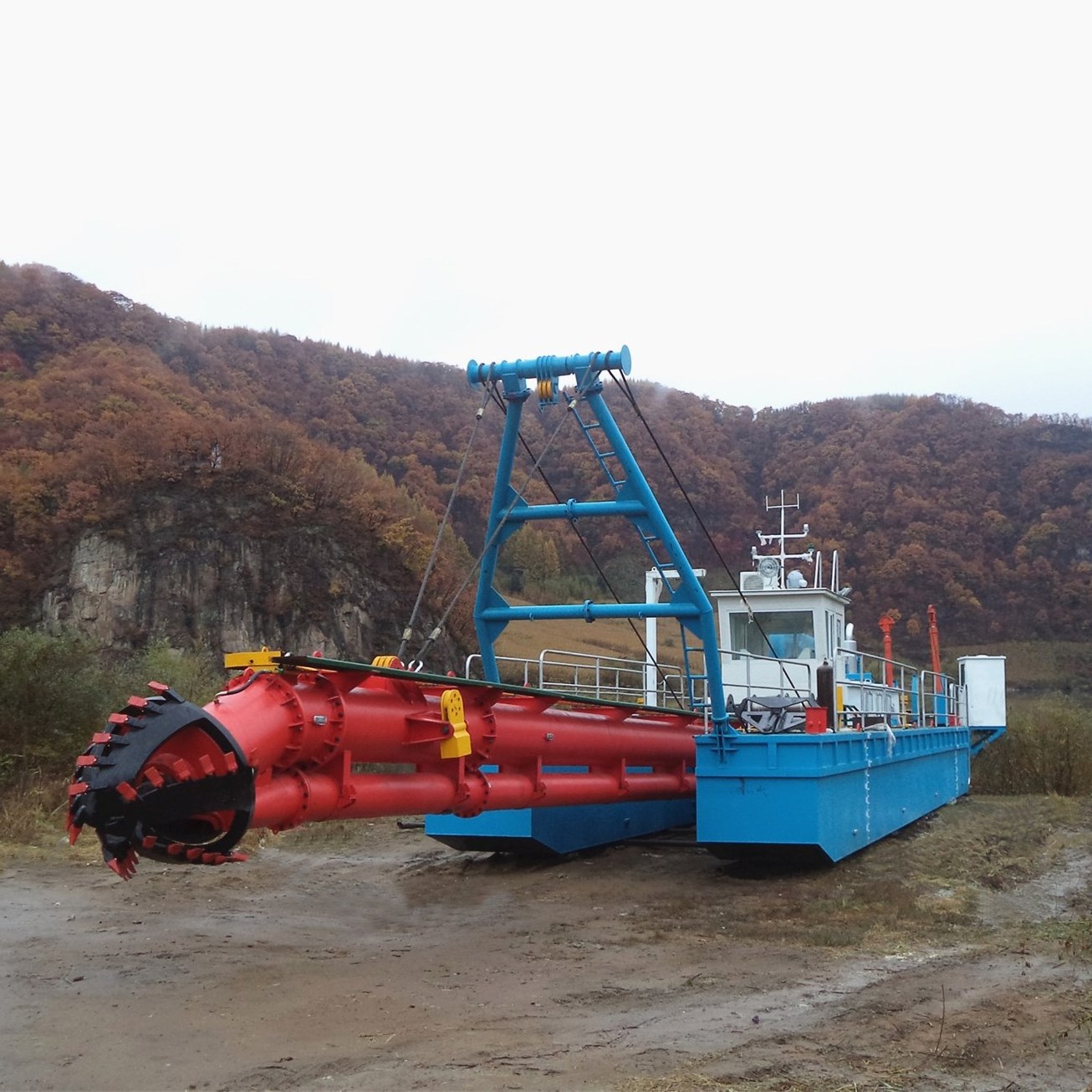 Cutter suction dredger with factory price sand suction dredger for dredging /small dredging boat for sale dredging