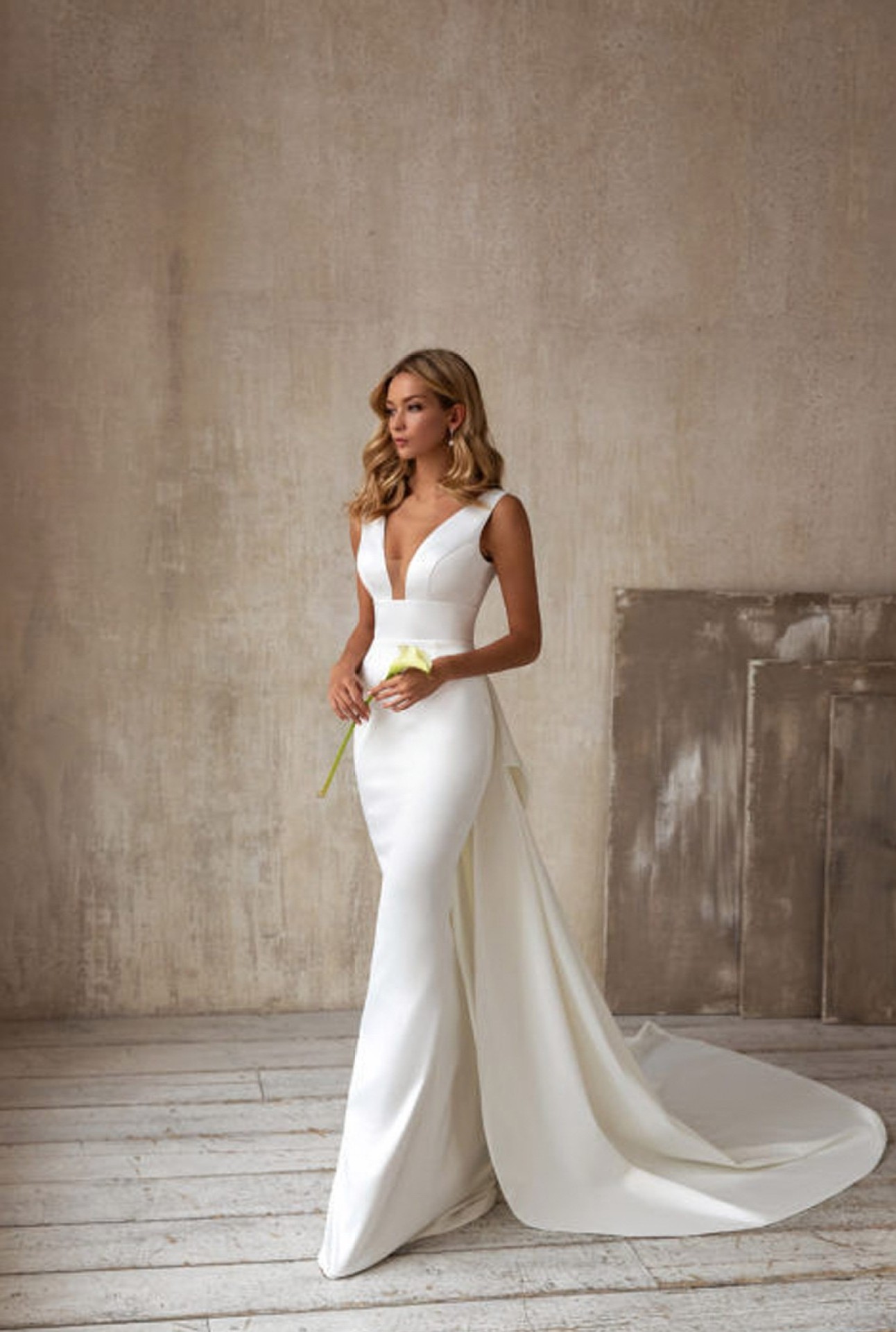 Droma ready to ship high quality fashion v-neck sleeveless sexy white 2021 girl wedding dress wholesale