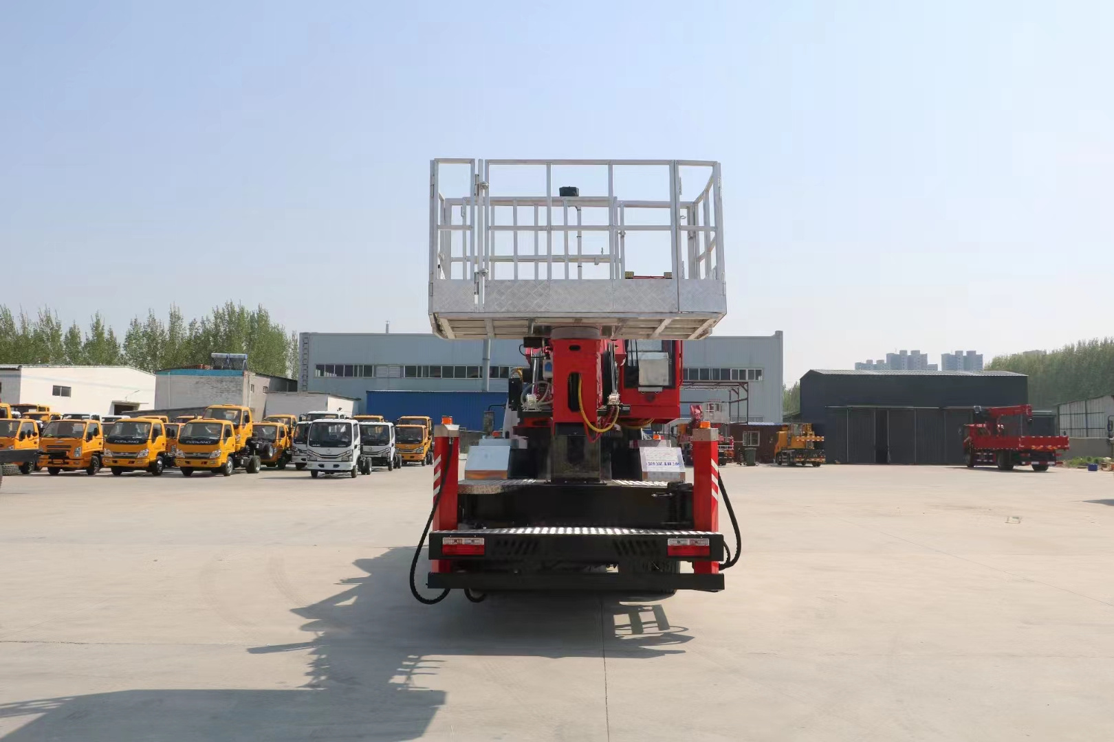 Truck mounted aerial work platform, air conditioner platform High Altitude Aerial Working Platform Mini Insulated Bucket Trucks