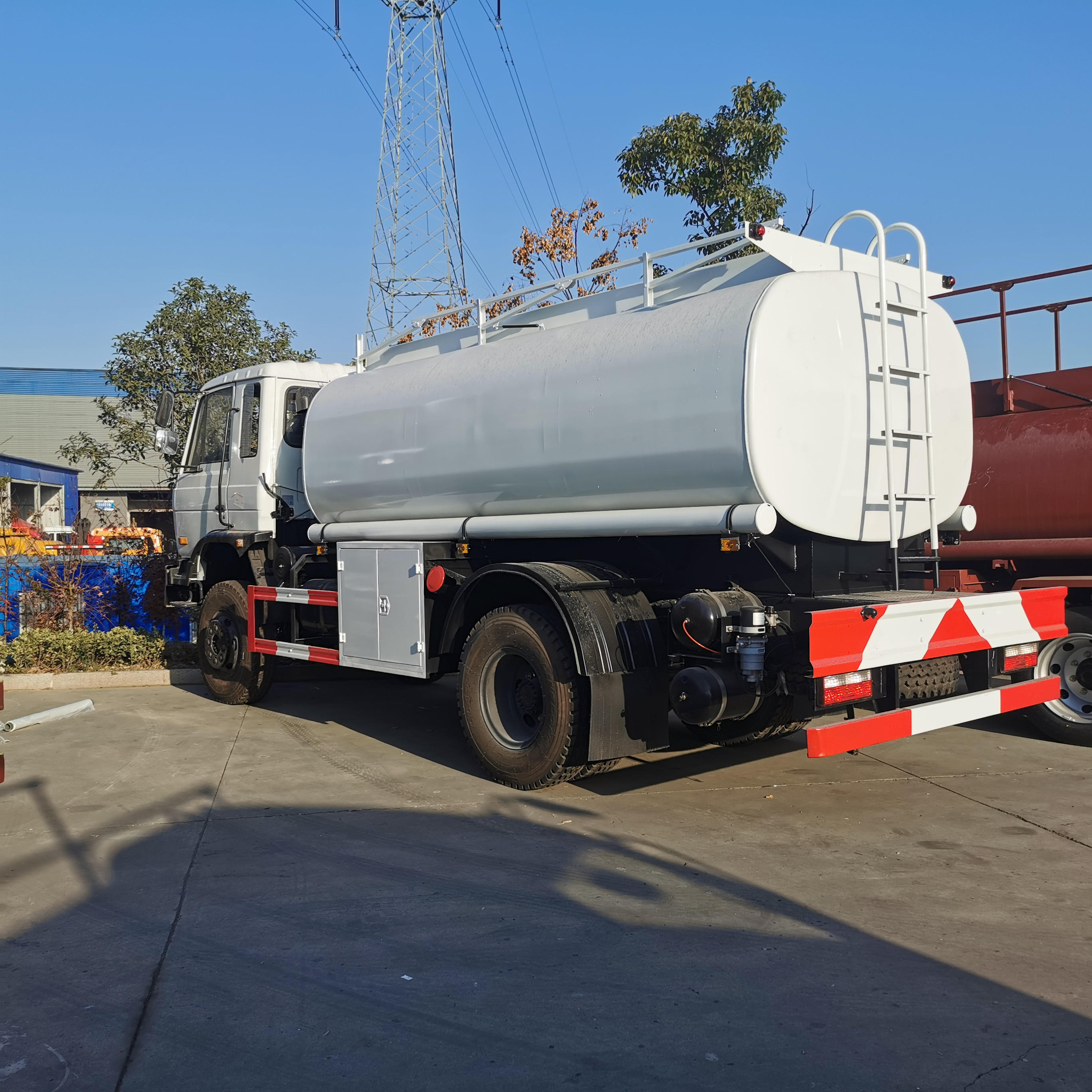 Tanker Truck Black Body China Power Tank Storage Wheel Plastic Color Transmission Automatic Material Origin Oil Type Valve Drive