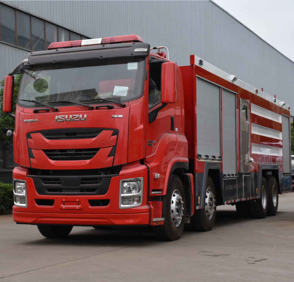 Single row cabin Heavy-duty Japanese ISUZU Giga fire water truck combined with water foam and powder